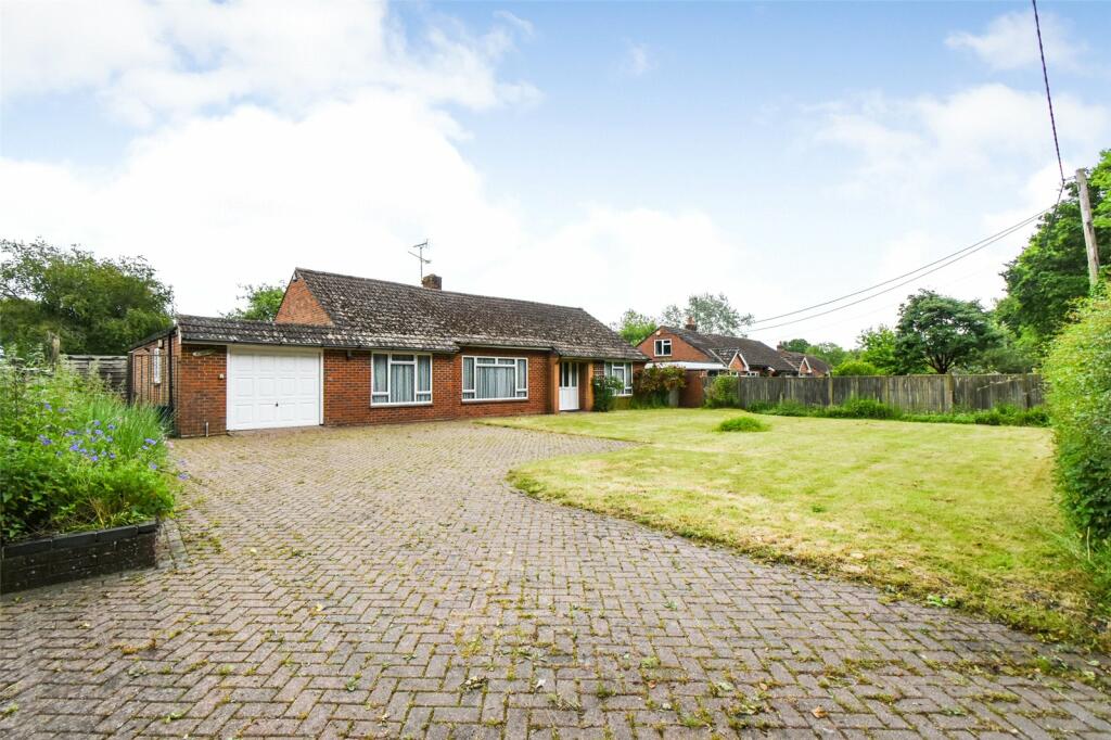 3 bedroom bungalow for sale in Newnham Road, Newnham, Hook, Hampshire, RG27