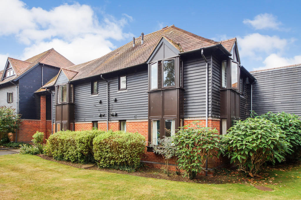 1 bedroom sheltered housing for sale in Palace Gate, Odiham, RG29