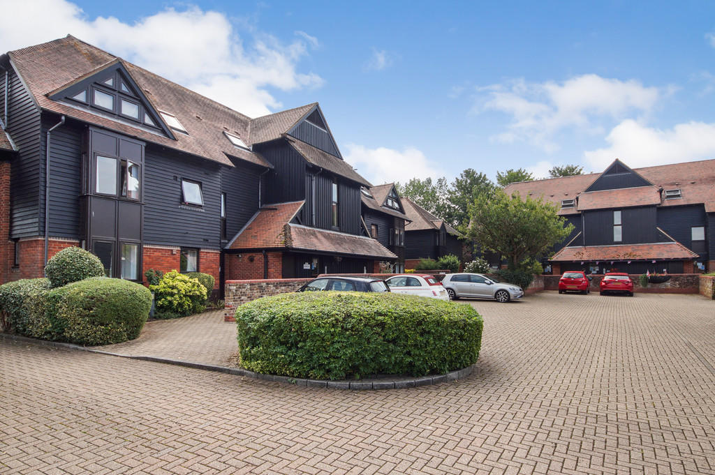 1 bedroom sheltered housing for sale in Palace Gate, Odiham, RG29