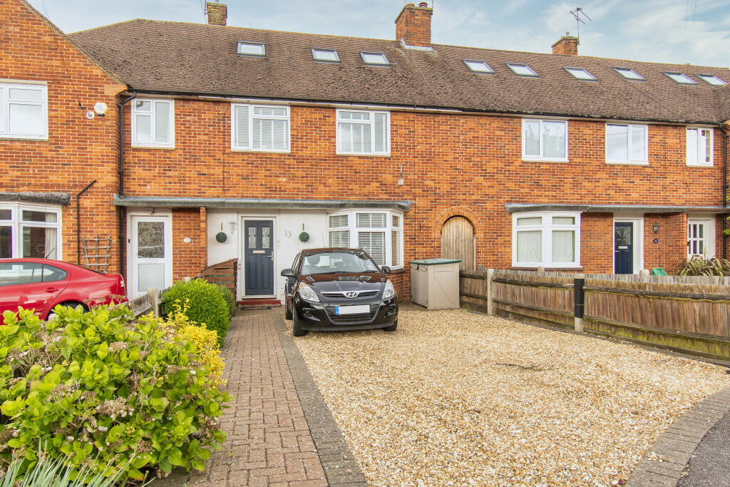 4 bedroom terraced house for sale in Finch Road, Earley, Reading