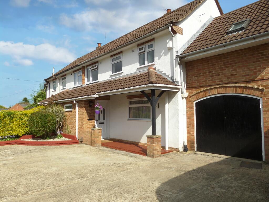 3 bedroom semidetached house for sale in Hillside Road, Earley