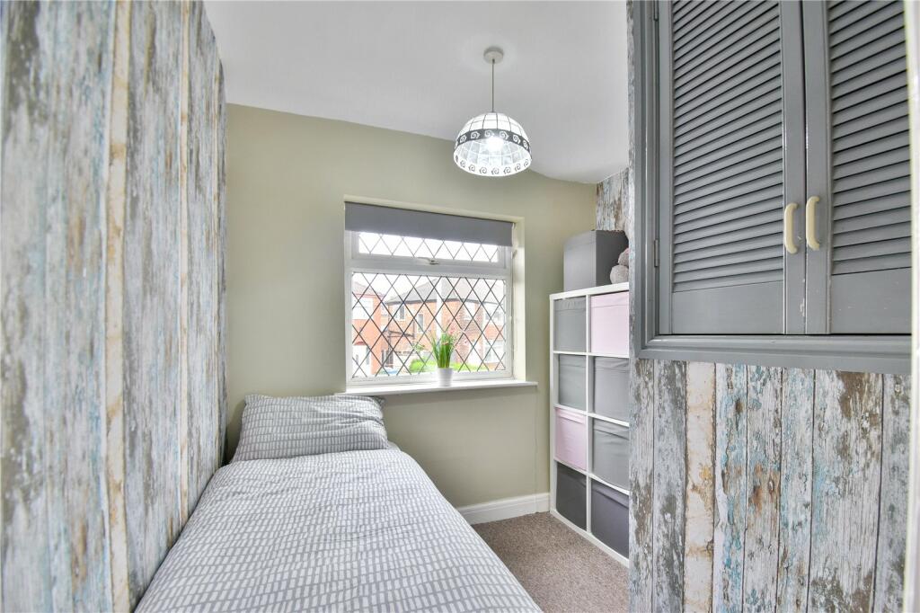 3 bedroom semidetached house for sale in Peakdale Road, Droylsden