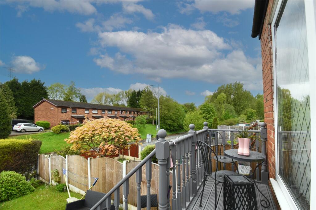 3 bedroom semidetached house for sale in Peakdale Road, Droylsden