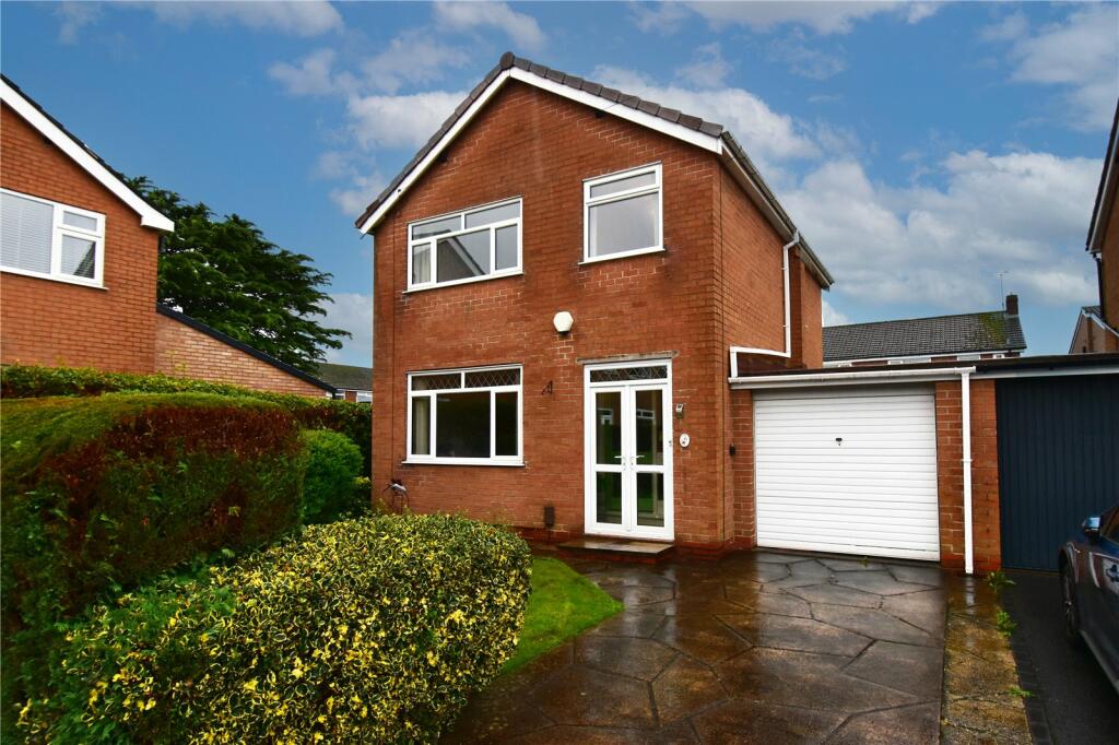 3 bedroom link detached house for sale in Chinley Close, Heaton Moor