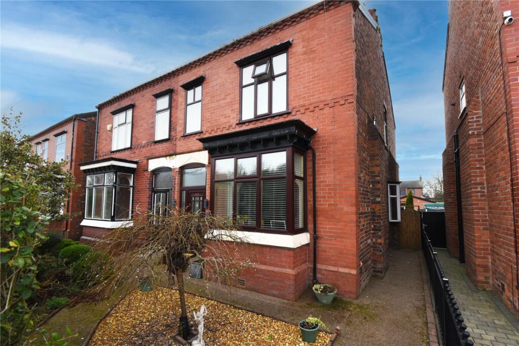 4 bedroom semidetached house for sale in Manchester Road, Denton