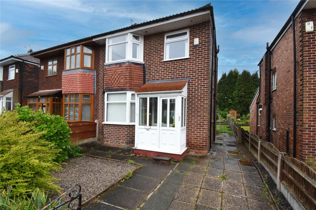 3 bedroom semidetached house for sale in Ashbrook Avenue, Denton