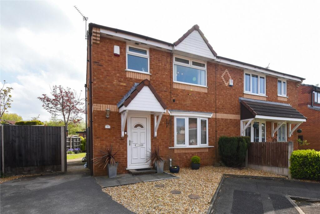 3 bedroom semidetached house for sale in Baytree Avenue, Denton