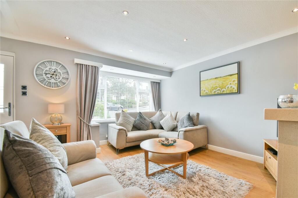 4 bedroom semidetached house for sale in Ainsworth Close, Denton