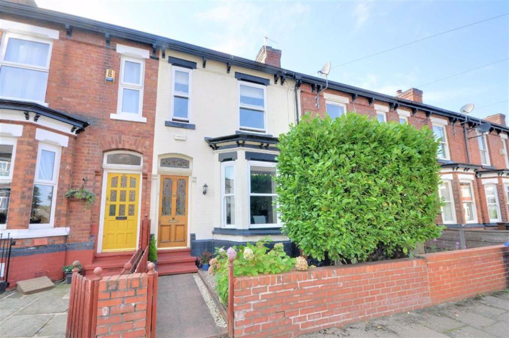 3 bedroom terraced house for sale in Grange Avenue, Heaton Chapel