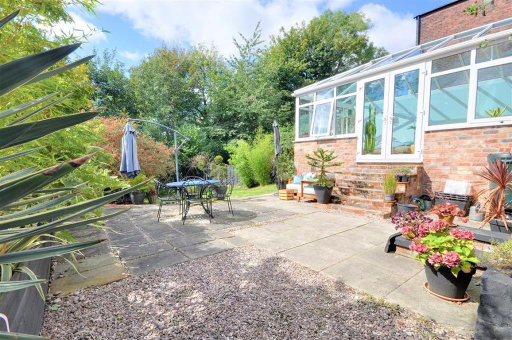5 bedroom detached house for sale in Didsbury Road, Heaton Mersey