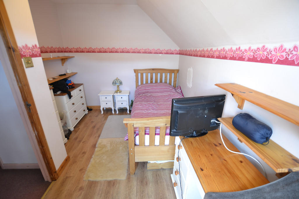 4 bedroom chalet for sale in Forest Road, Bordon, Hampshire, GU35