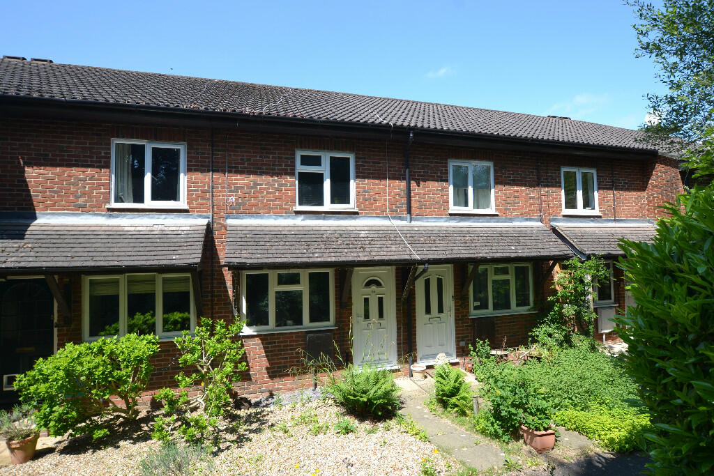 2 bedroom terraced house for sale in Hillside Close, Headley Down, GU35