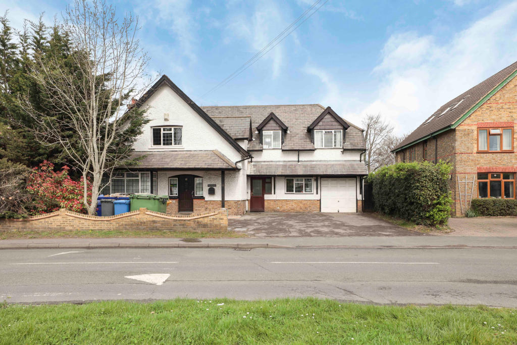 10 bedroom detached house for sale in Datchet, Slough, SL3