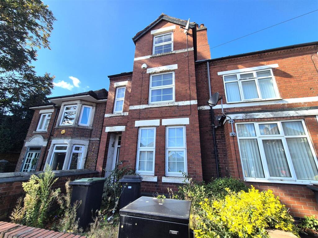 3 bedroom end of terrace house