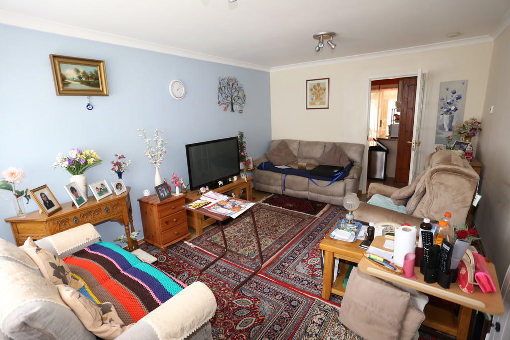 2 bedroom ground floor for sale in Larch Drive, Woodley, RG5