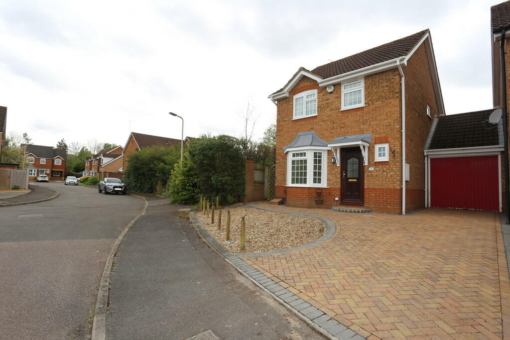 3 bedroom link detached house for sale in Constable Close, Woodley, Reading, RG5