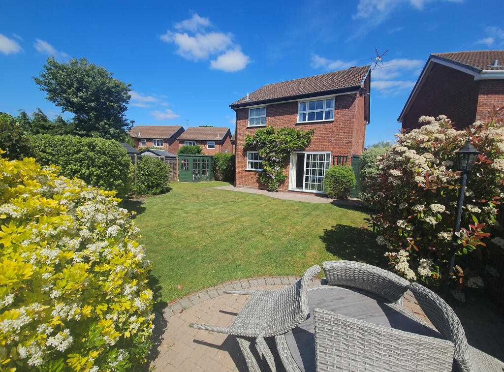 Main image of property: Woodley, RG5