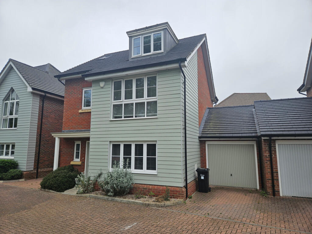 Main image of property: Snowdrop Gardens, Woodley