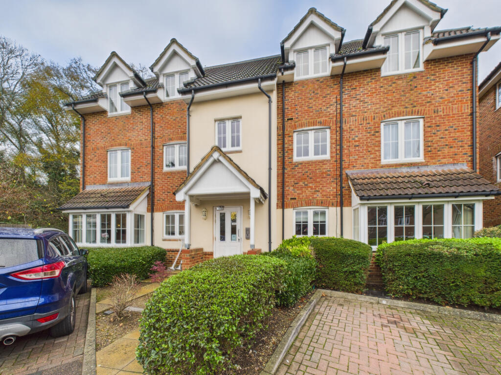 Main image of property: Badgers Rise, Woodley, RG5 3AJ