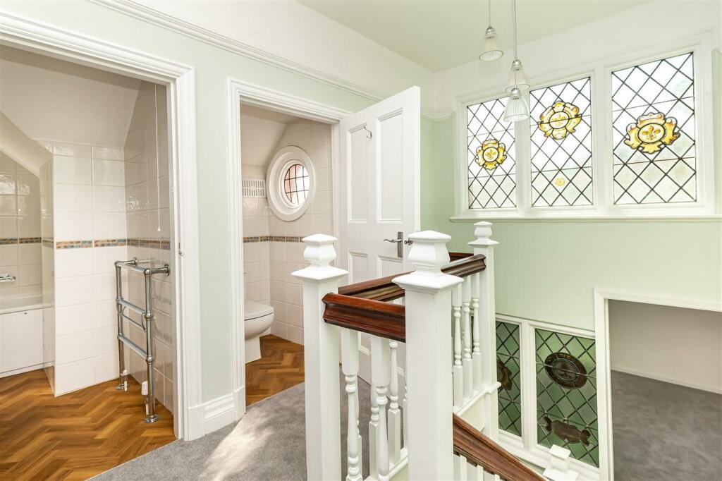 5 bedroom semidetached house for rent in Bury Road, North Chingford, London, E4