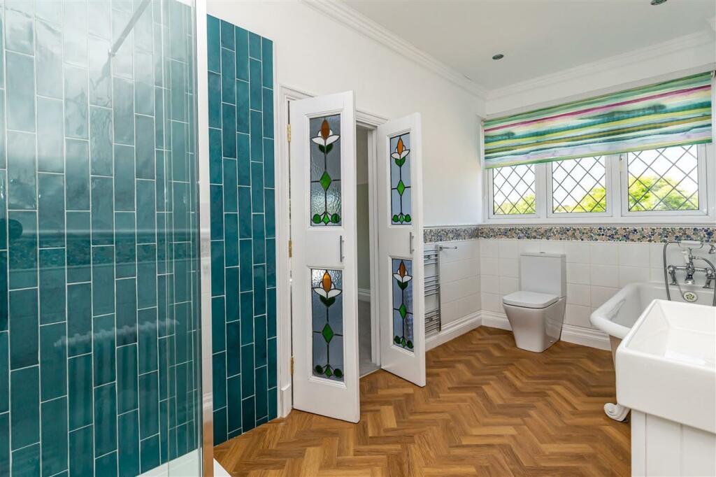 5 bedroom semidetached house for rent in Bury Road, North Chingford, London, E4