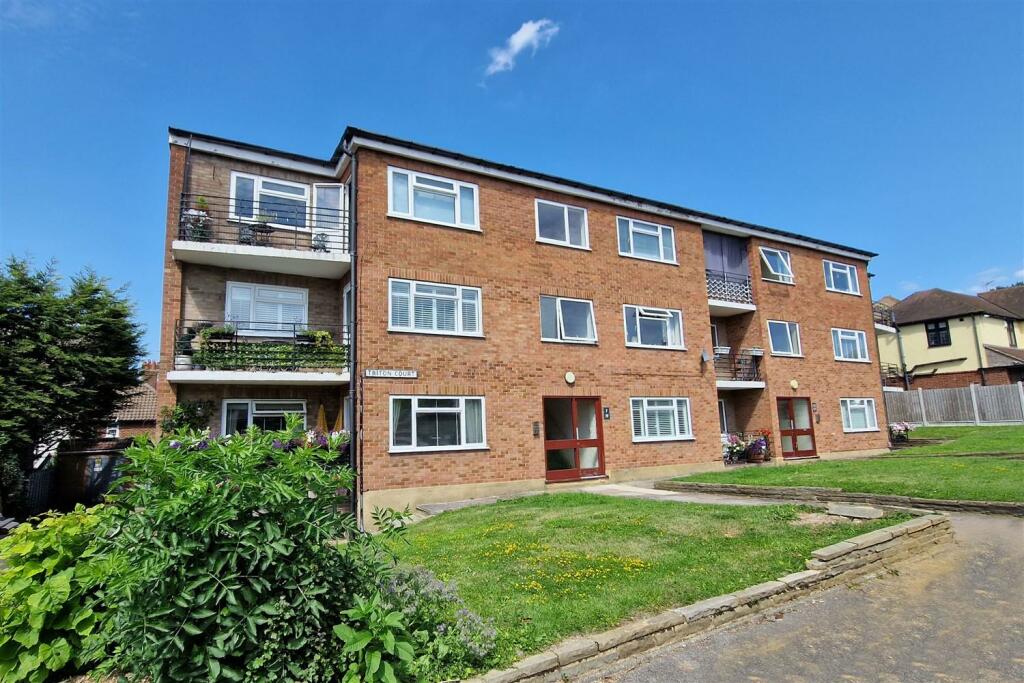 2 bedroom flat for sale in Triton Court, Whitehall Lane, Buckhurst Hill, IG9