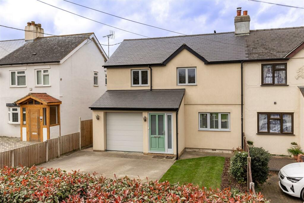 4 bedroom semidetached house for sale in Gordon Cottages, Stapleford Abbotts, RM4
