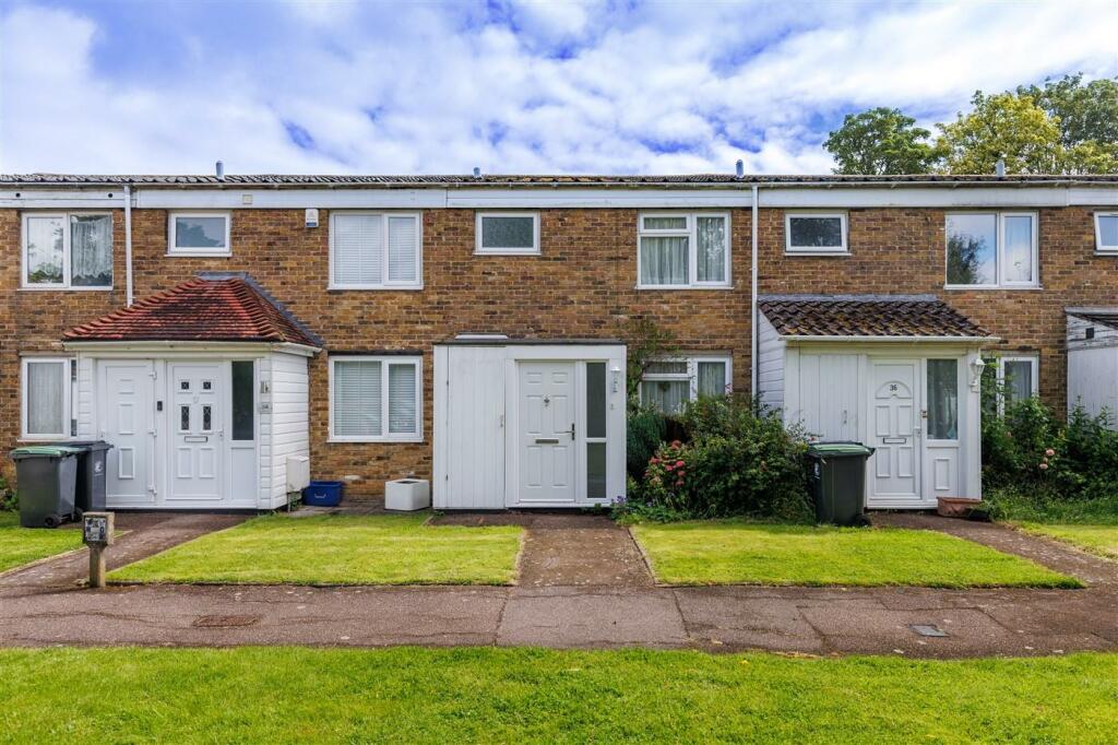 3 bedroom terraced house for sale in Highfield Green, Epping, CM16