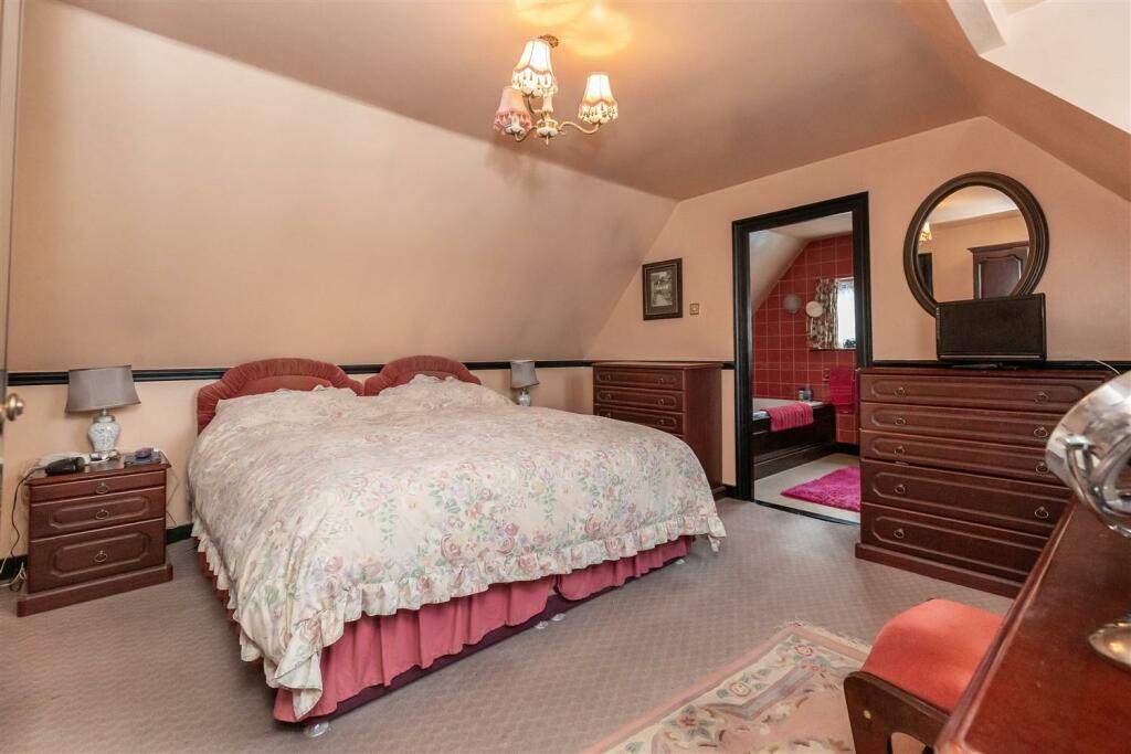 Additional property image - Duck Lane, Thornwood Common