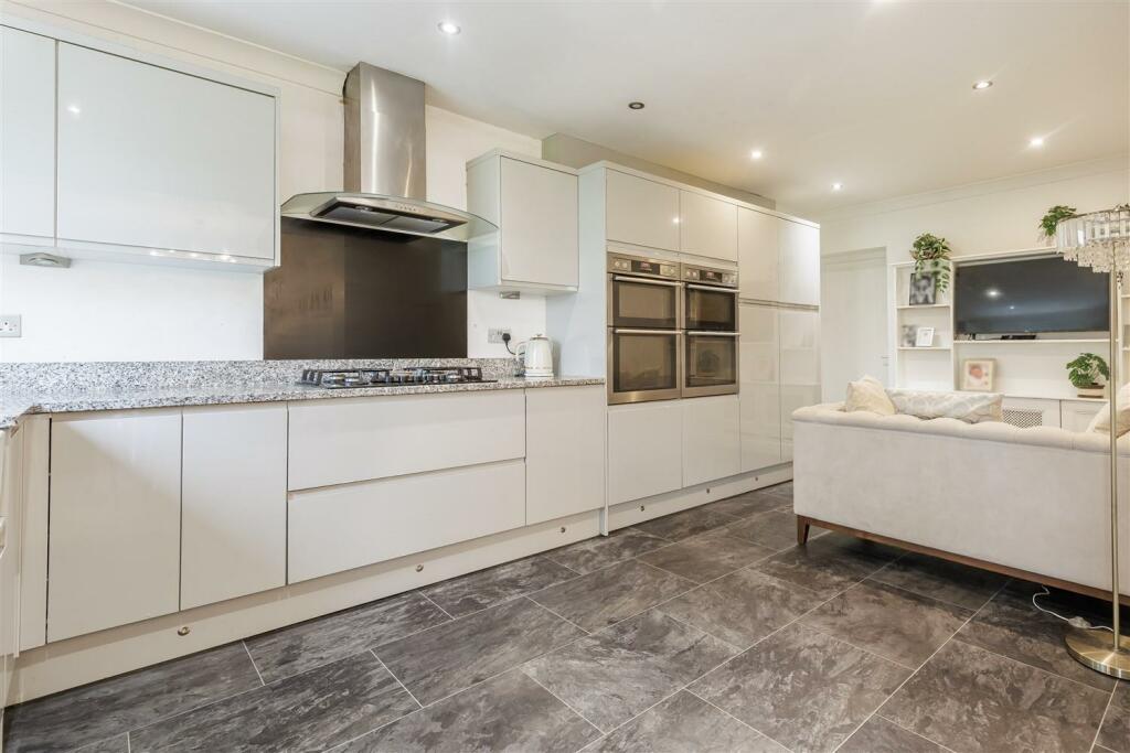 Additional property image - Dukes Avenue, Theydon Bois