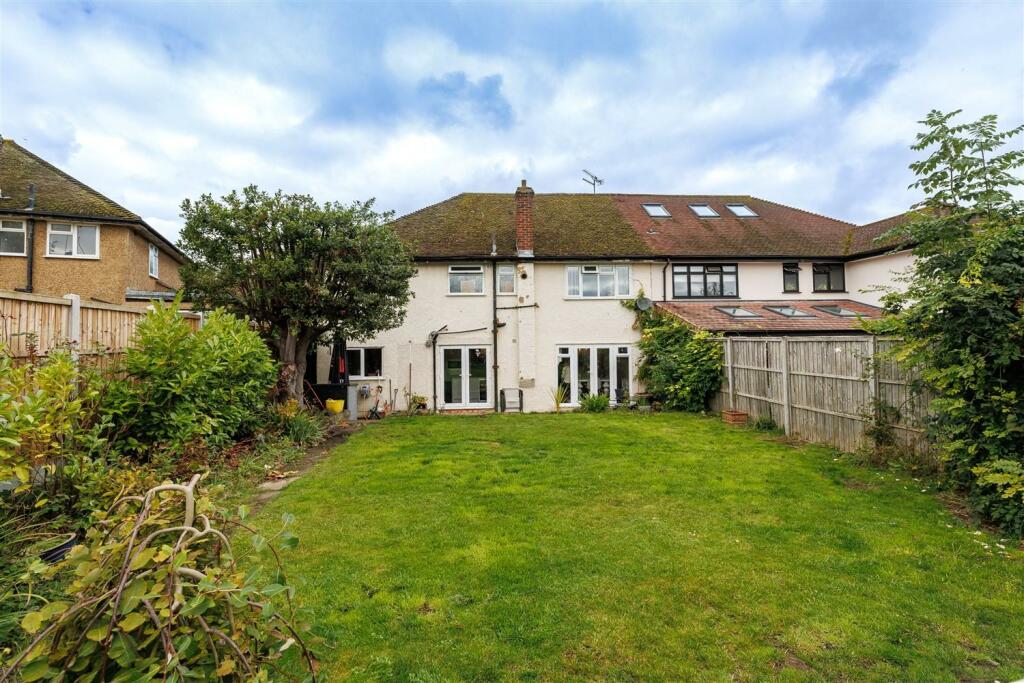 Additional property image - Dukes Avenue, Theydon Bois