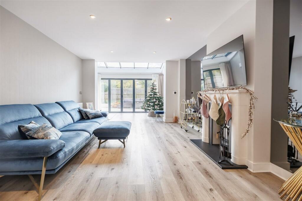 Additional property image - Buckingham Road, Epping