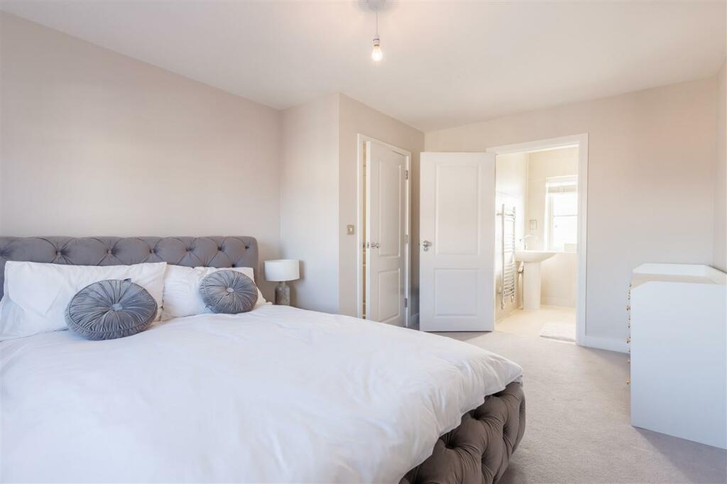 Additional property image - Buckingham Road, Epping