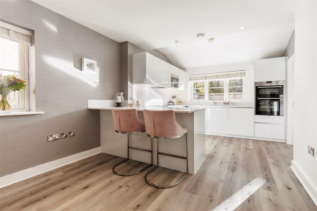 Additional property image - Buckingham Road, Epping