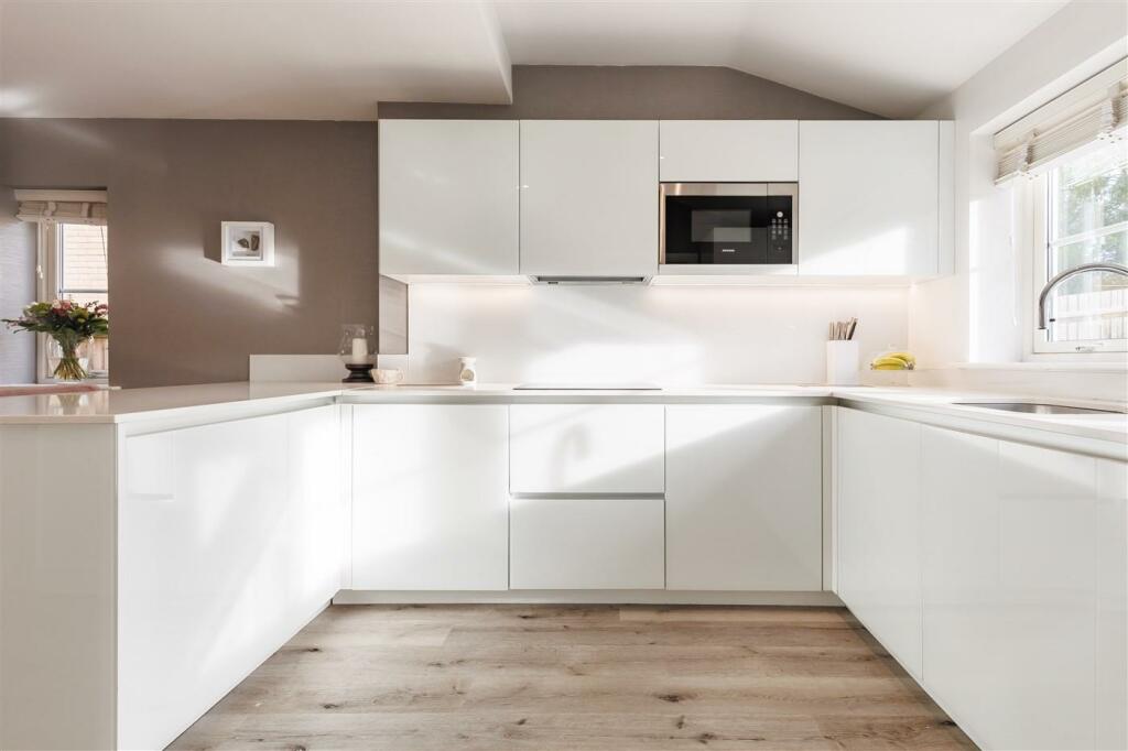 Additional property image - Buckingham Road, Epping