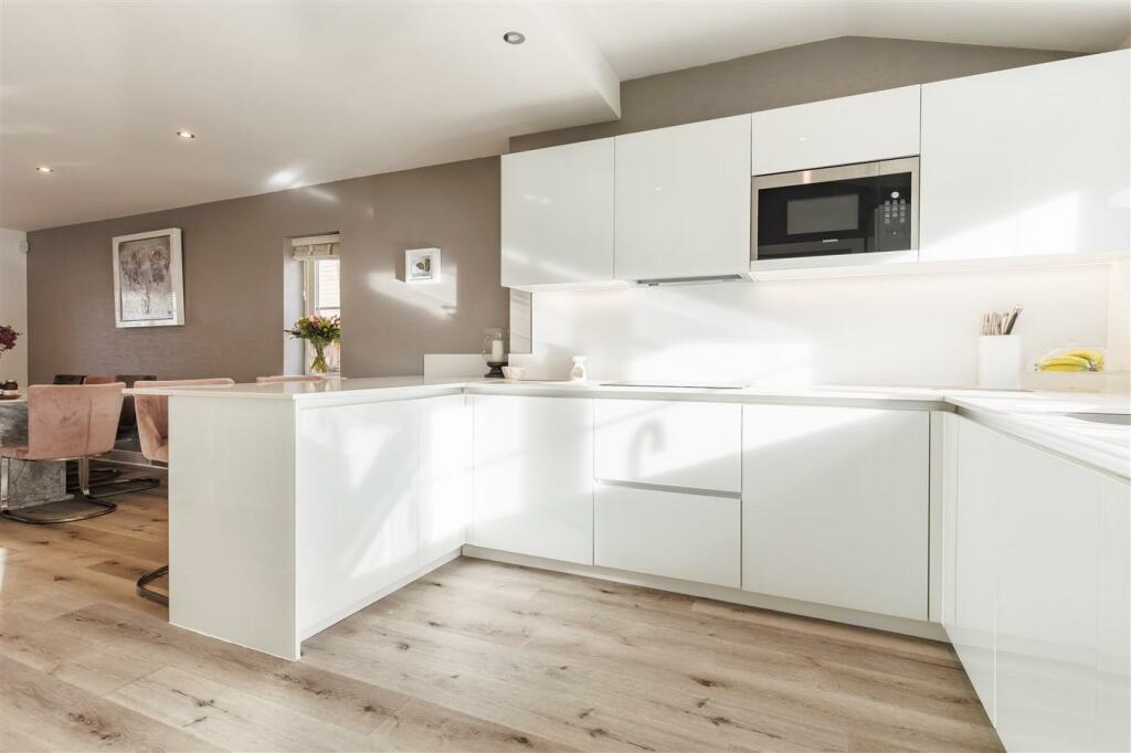Additional property image - Buckingham Road, Epping