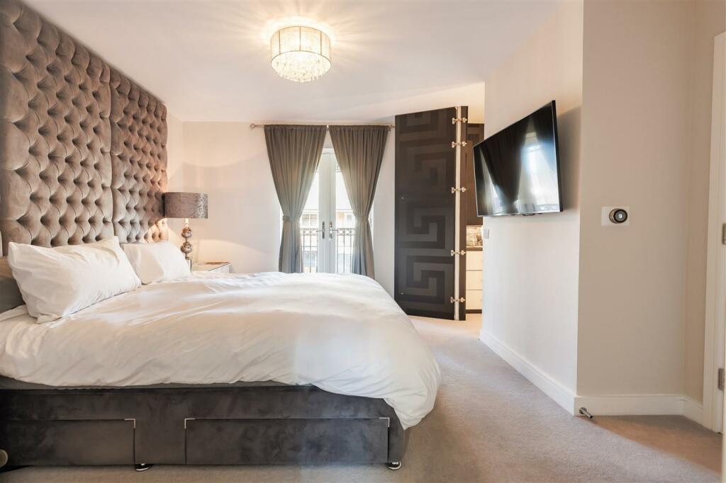 Additional property image - Buckingham Road, Epping