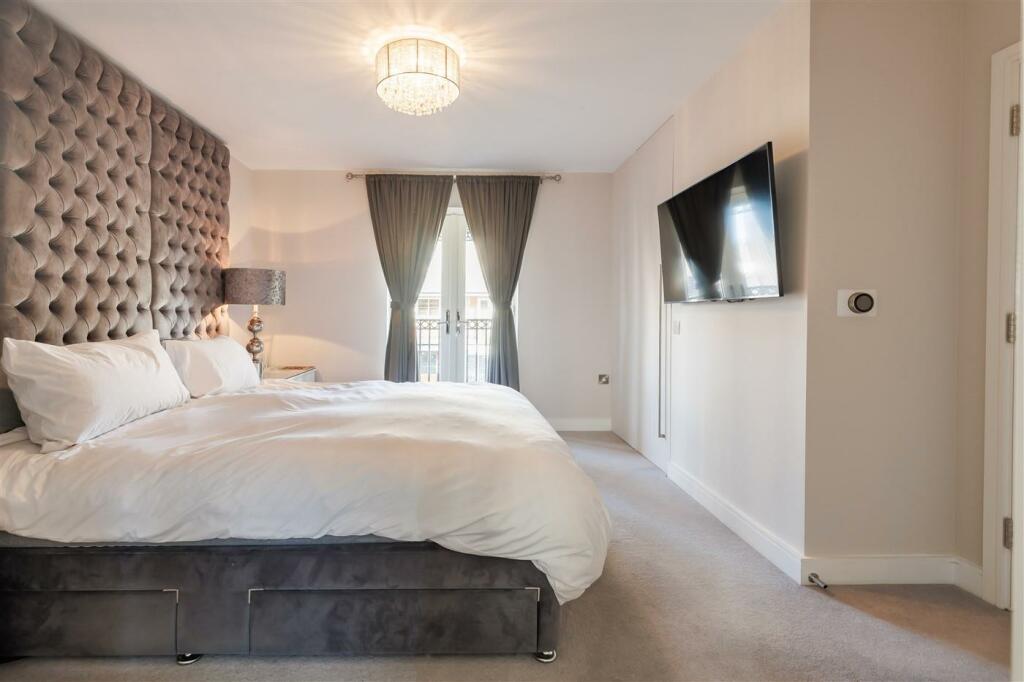 Additional property image - Buckingham Road, Epping