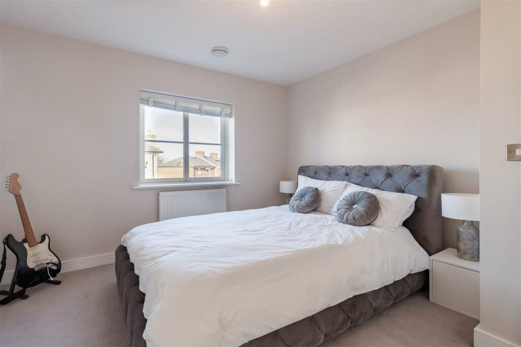 Additional property image - Buckingham Road, Epping