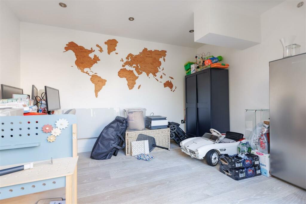 Additional property image - Buckingham Road, Epping