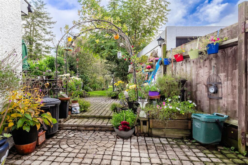 Additional property image - Duck Lane, Thornwood