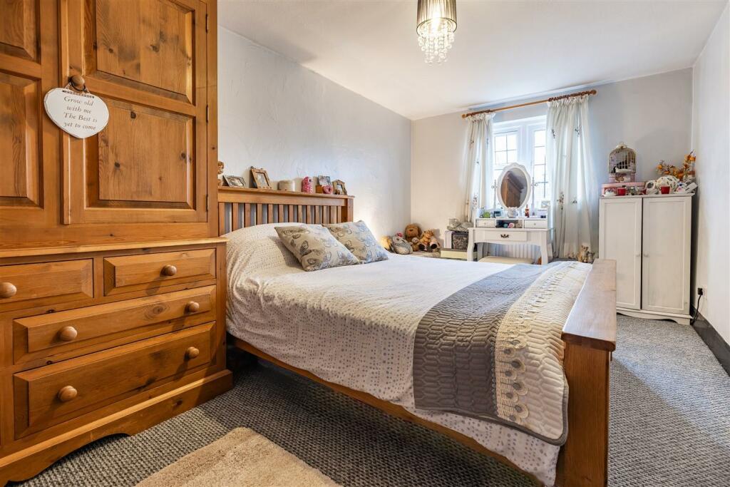 Additional property image - Duck Lane, Thornwood