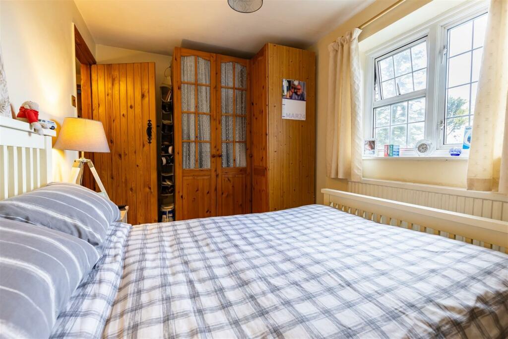 Additional property image - Duck Lane, Thornwood