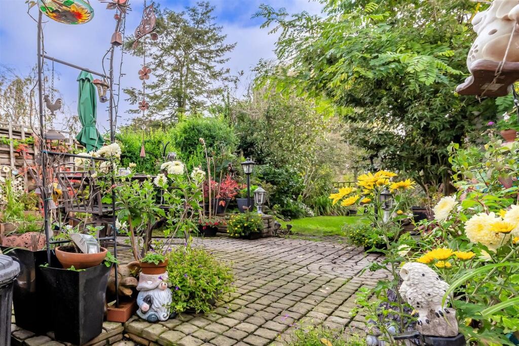 Additional property image - Duck Lane, Thornwood