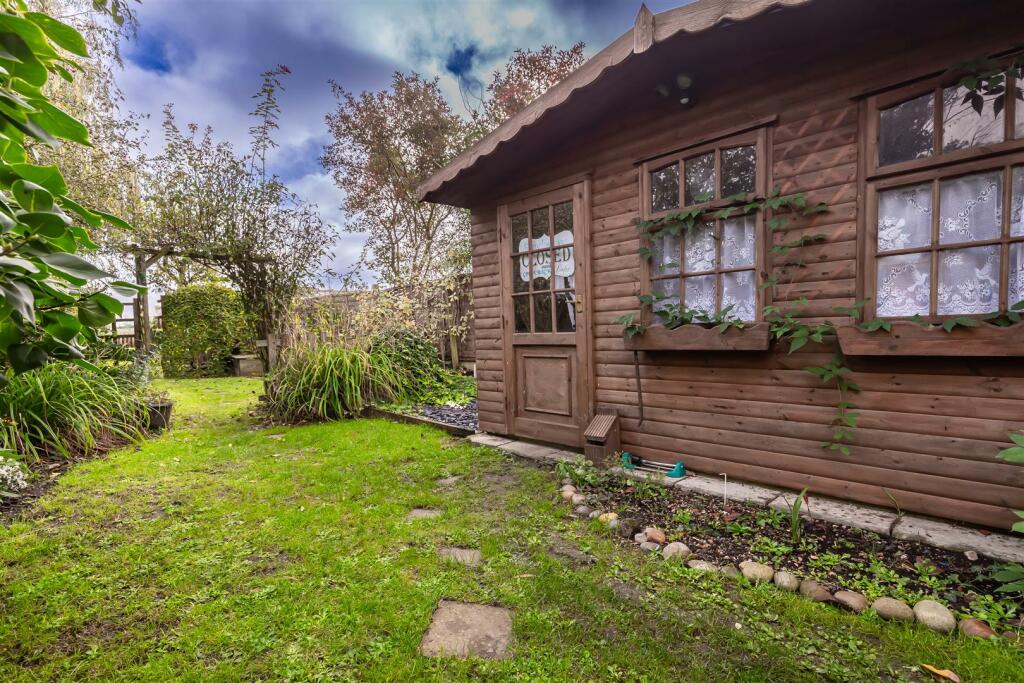 Additional property image - Duck Lane, Thornwood