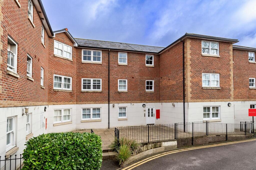 Main image of property: Hemnall Mews, Hemnall Street, Epping