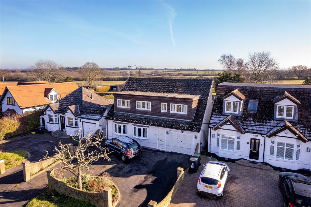 4 bedroom detached house for sale in Weald Bridge Road, North Weald, CM16