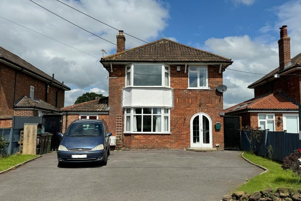 4 bedroom detached house for sale in Wincanton, Somerset, BA9