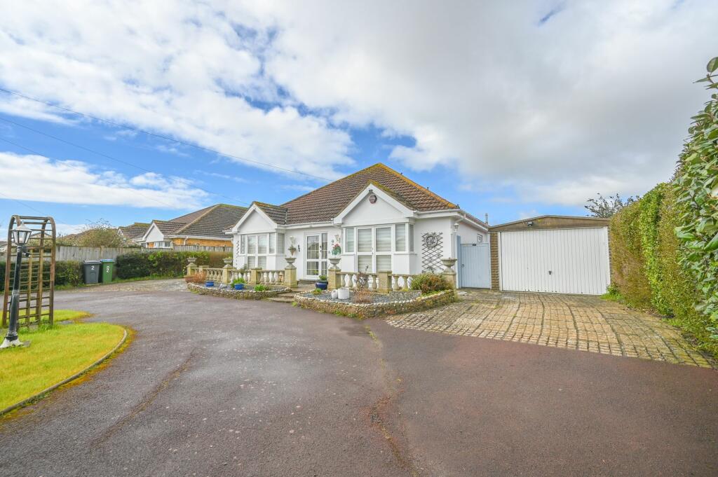 4 bedroom detached bungalow for sale in Harbour Road, Pagham, Bognor