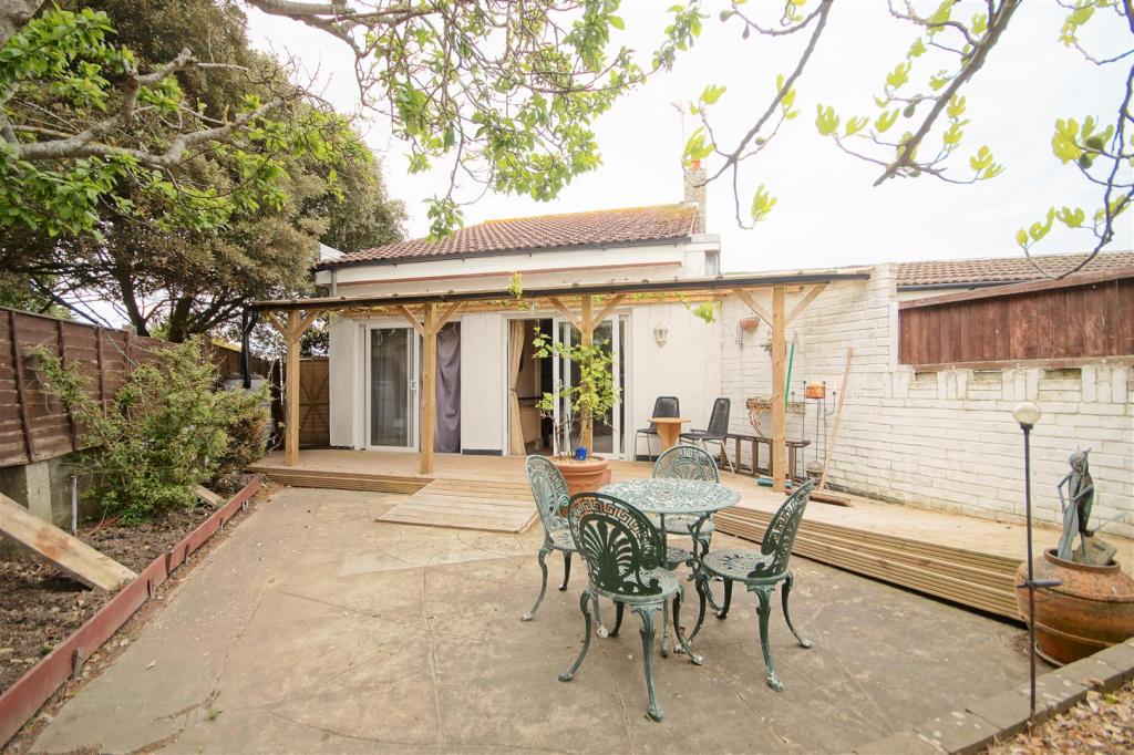 2 bedroom semidetached bungalow for sale in Harbour Road, Pagham